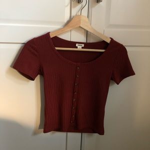 Maroon/red top